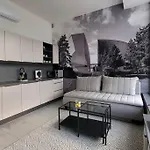 Loft Pri Parku, Air Conditioned, Free Private Parking Daire